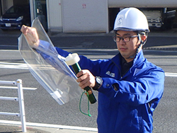 気体排出口における試料採取状況