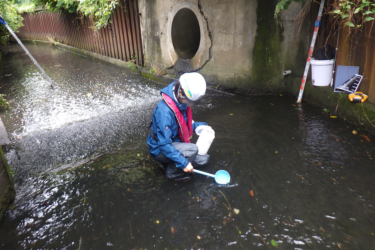 STEP2：現地にて環水管第30号に準拠した方法でサンプリングを行います。